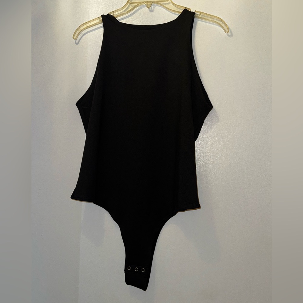 ReoRia Black Crewneck Top with Fabric Brand Tag